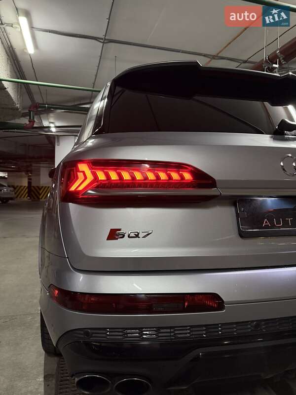 Внедорожник / Кроссовер Audi SQ7 2020 в Киеве