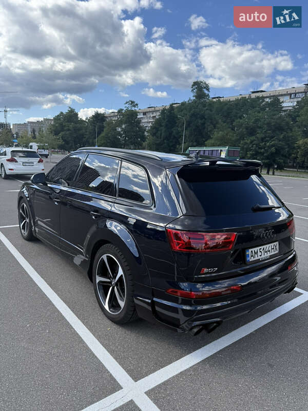 Позашляховик / Кросовер Audi SQ7 2017 в Києві