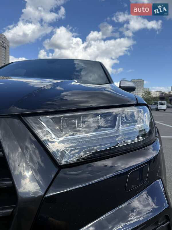 Позашляховик / Кросовер Audi SQ7 2017 в Києві