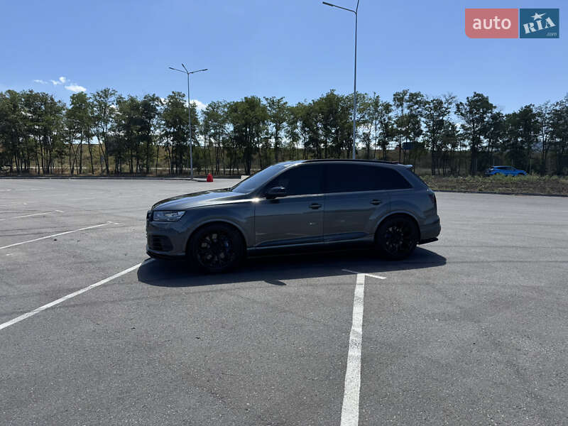 Внедорожник / Кроссовер Audi SQ7 2018 в Днепре