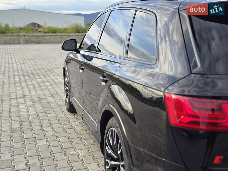 Позашляховик / Кросовер Audi SQ7 2018 в Мукачевому