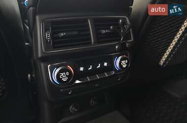 Внедорожник / Кроссовер Audi SQ7 2018 в 