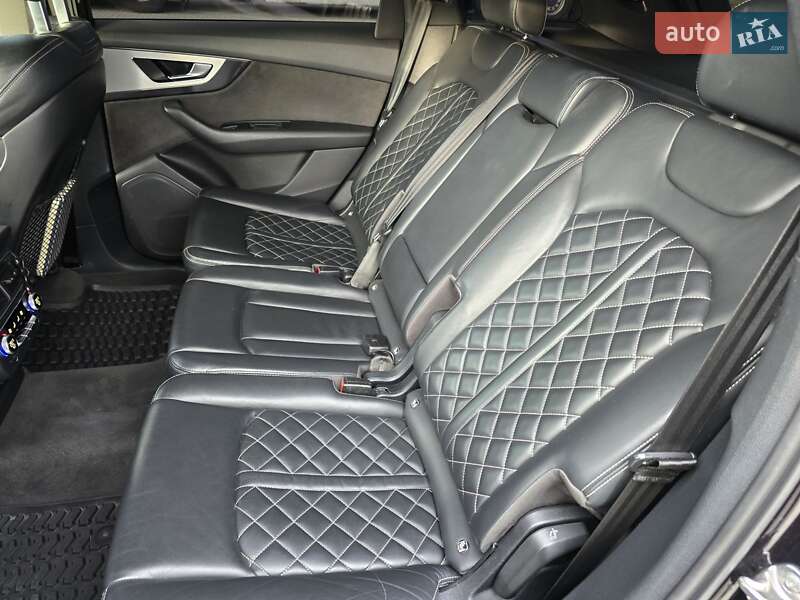 Позашляховик / Кросовер Audi SQ7 2018 в Мукачевому