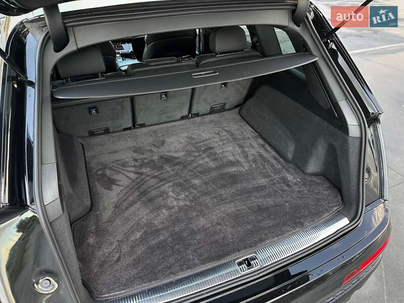 Внедорожник / Кроссовер Audi SQ7 2024 в Киеве