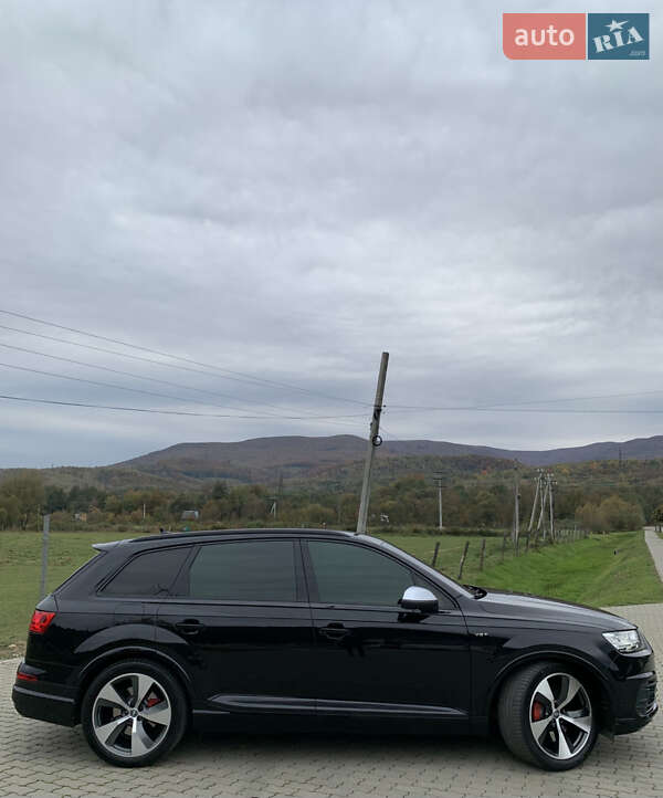 Внедорожник / Кроссовер Audi SQ7 2018 в Сваляве