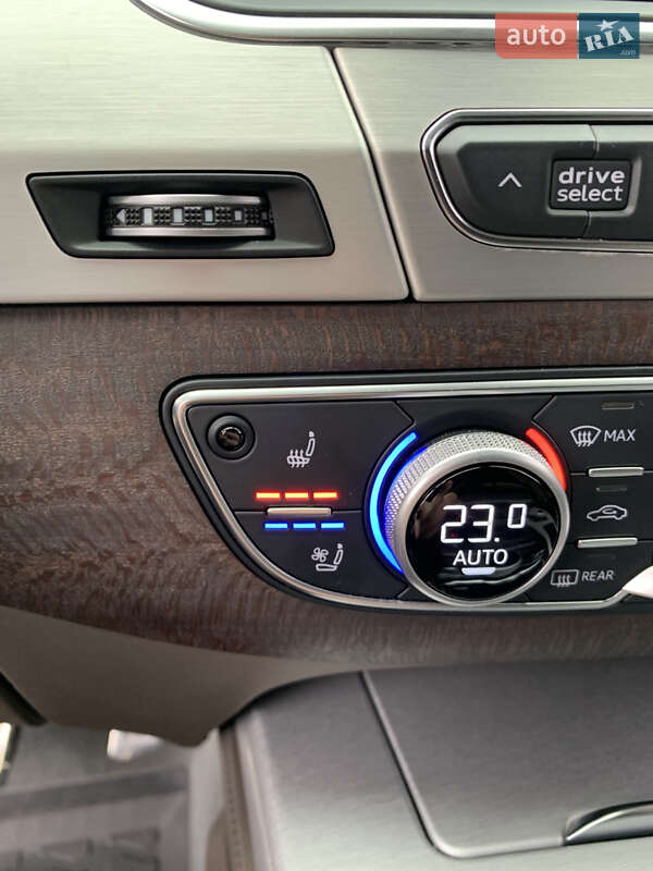 Внедорожник / Кроссовер Audi SQ7 2018 в Сваляве