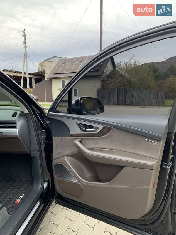 Внедорожник / Кроссовер Audi SQ7 2018 в Сваляве