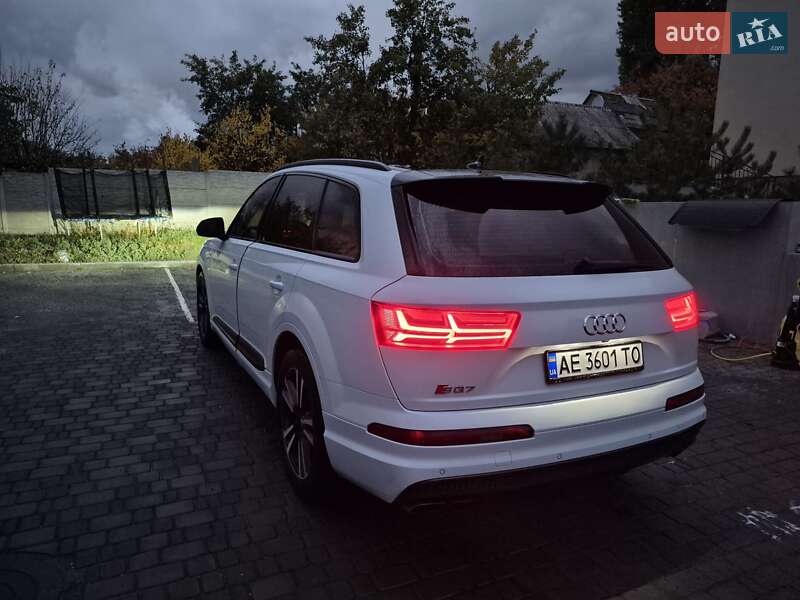 Позашляховик / Кросовер Audi SQ7 2017 в Дніпрі