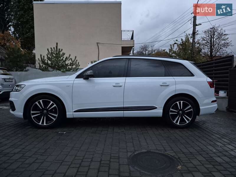 Позашляховик / Кросовер Audi SQ7 2017 в Дніпрі