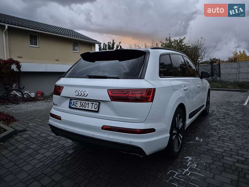 Позашляховик / Кросовер Audi SQ7 2017 в Дніпрі