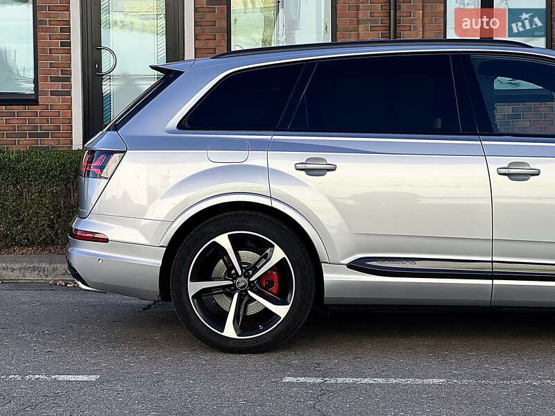 Внедорожник / Кроссовер Audi SQ7 2017 в Киеве