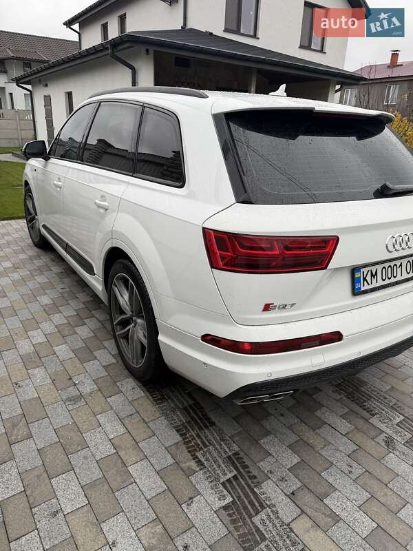 Позашляховик / Кросовер Audi SQ7 2017 в Києві