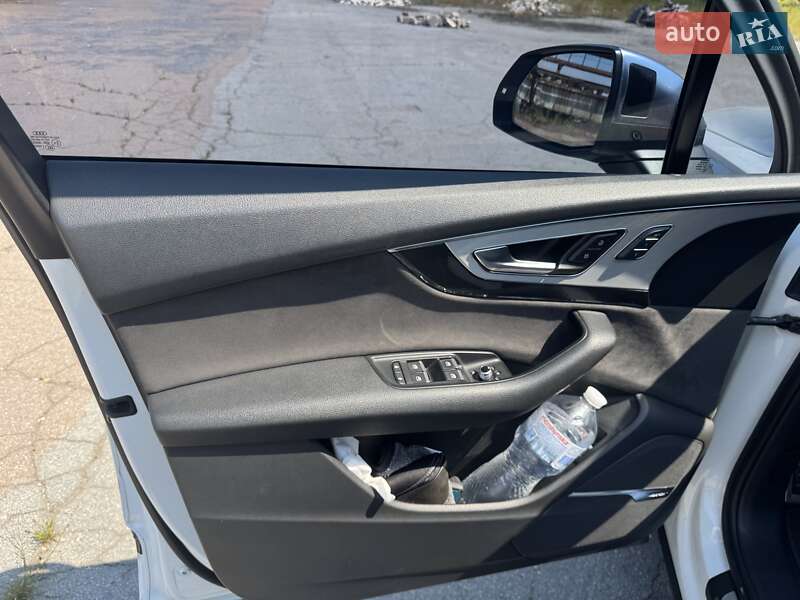 Позашляховик / Кросовер Audi SQ7 2017 в Києві