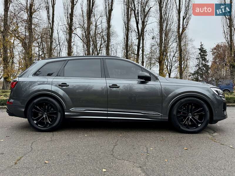Позашляховик / Кросовер Audi SQ7 2024 в Києві