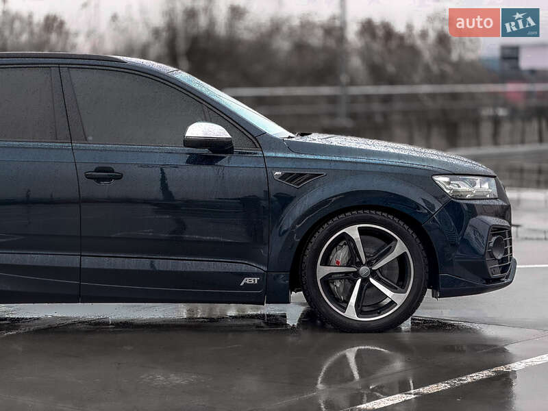 Позашляховик / Кросовер Audi SQ7 2017 в Києві