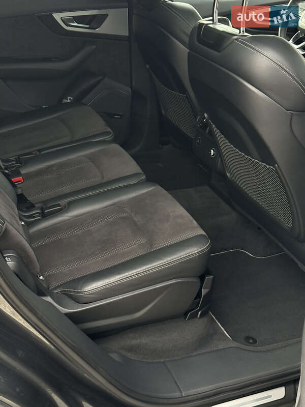 Внедорожник / Кроссовер Audi SQ7 2018 в Черновцах