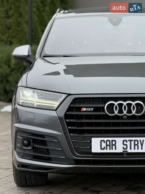 Позашляховик / Кросовер Audi SQ7 2017 в Стрию