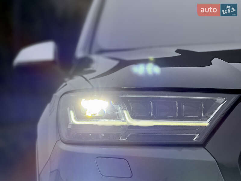 Позашляховик / Кросовер Audi SQ7 2017 в Стрию