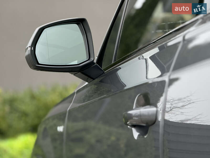 Позашляховик / Кросовер Audi SQ7 2017 в Стрию