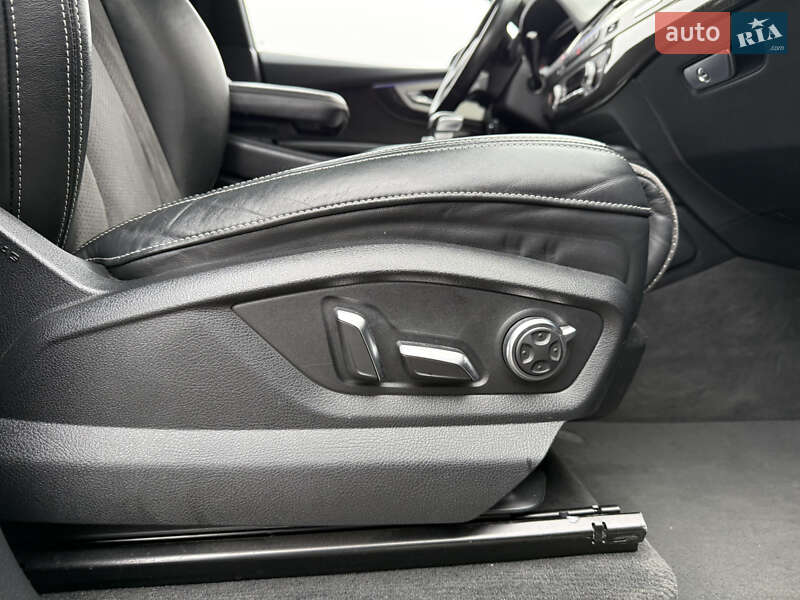 Позашляховик / Кросовер Audi SQ7 2017 в Стрию