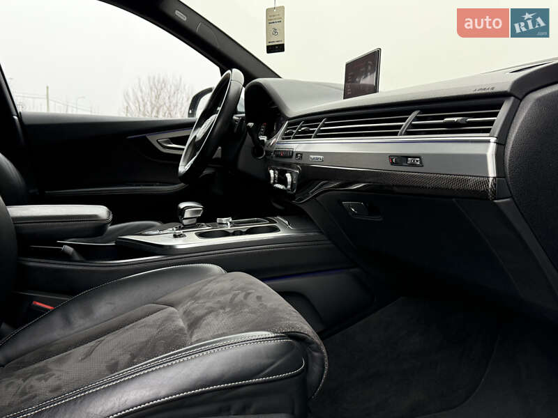 Позашляховик / Кросовер Audi SQ7 2017 в Стрию