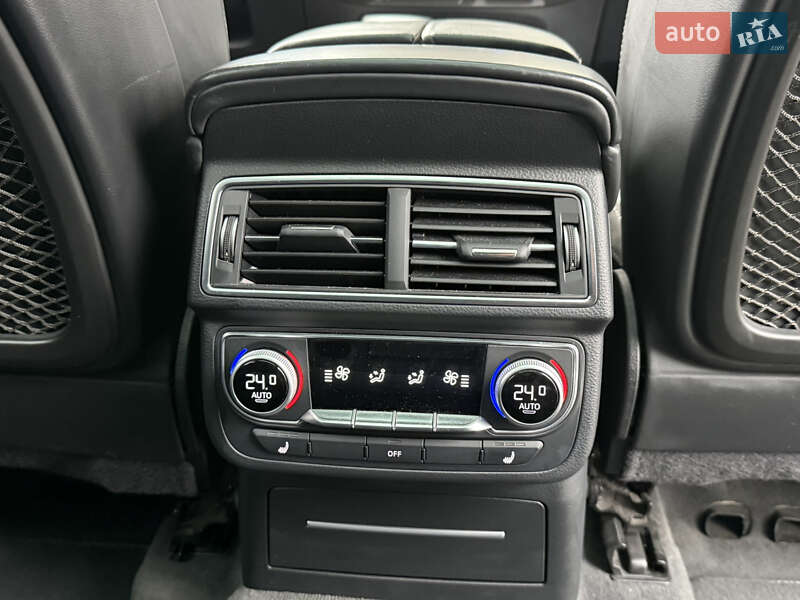 Позашляховик / Кросовер Audi SQ7 2017 в Стрию