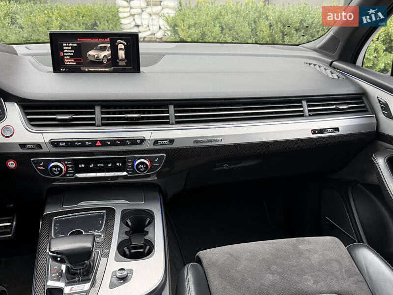 Позашляховик / Кросовер Audi SQ7 2017 в Стрию