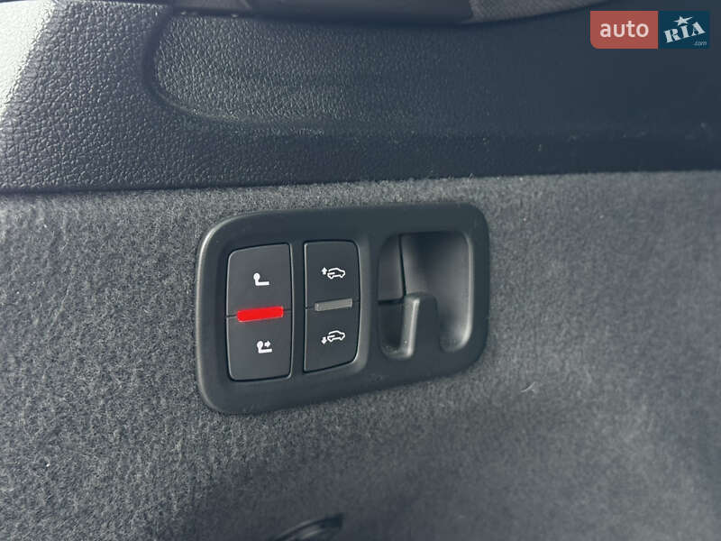 Позашляховик / Кросовер Audi SQ7 2017 в Стрию