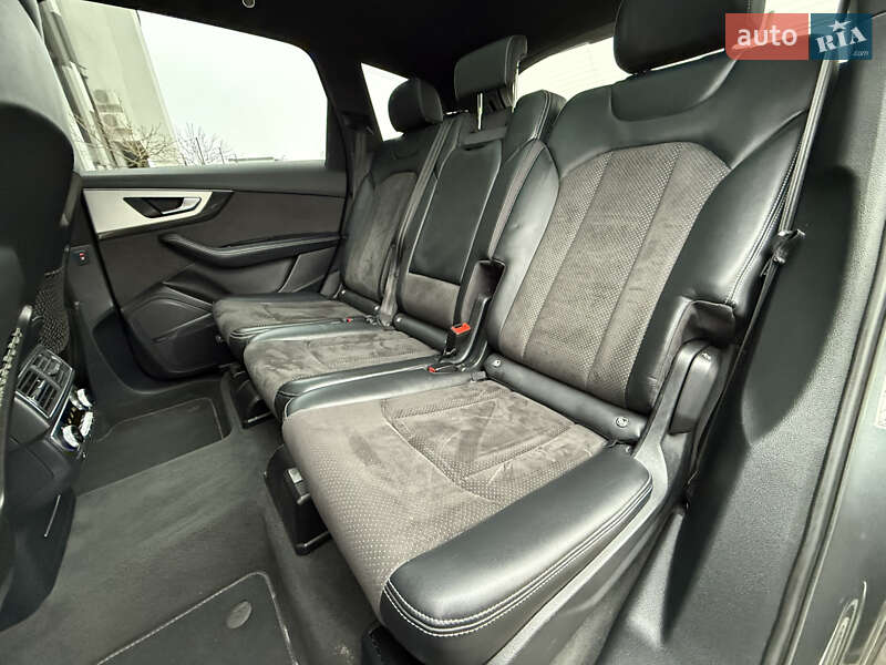 Позашляховик / Кросовер Audi SQ7 2017 в Стрию