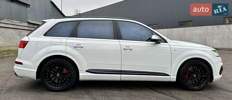 Внедорожник / Кроссовер Audi SQ7 2017 в Киеве фото 7 Внедорожник / Кроссовер Audi SQ7 2017 в Киеве
