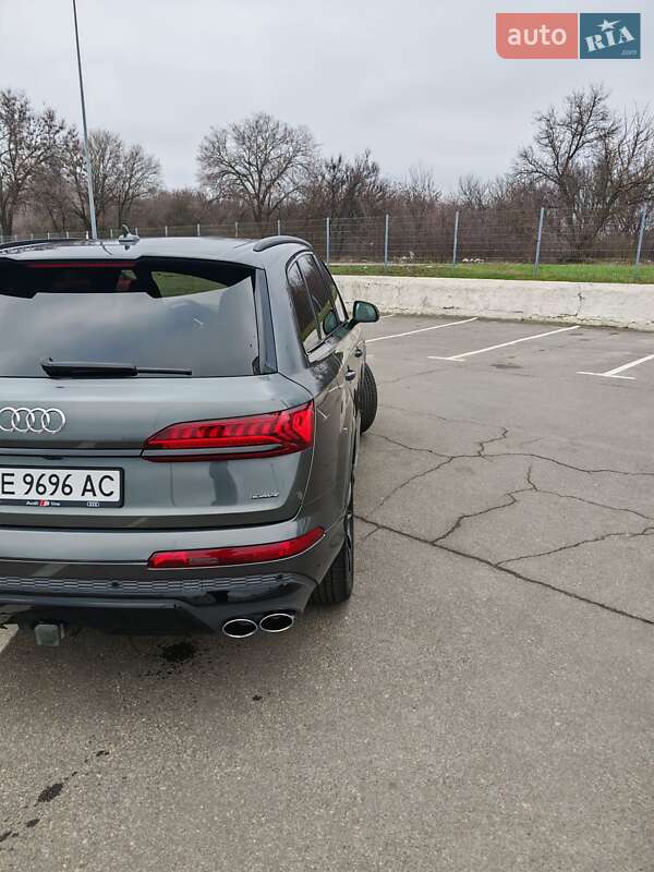 Позашляховик / Кросовер Audi SQ7 2020 в Дніпрі