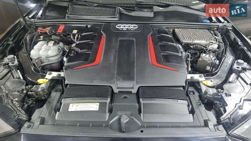 Позашляховик / Кросовер Audi SQ7 2020 в Чернівцях