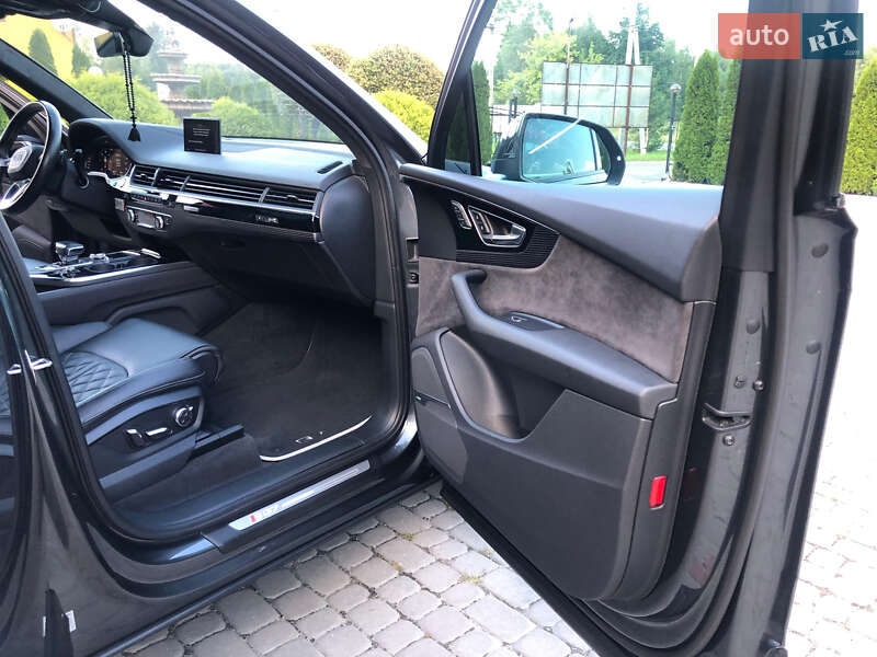 Внедорожник / Кроссовер Audi SQ7 2017 в Трускавце