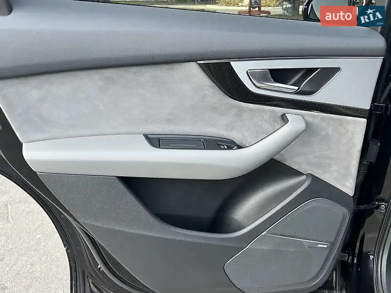 Позашляховик / Кросовер Audi SQ7 2017 в Києві