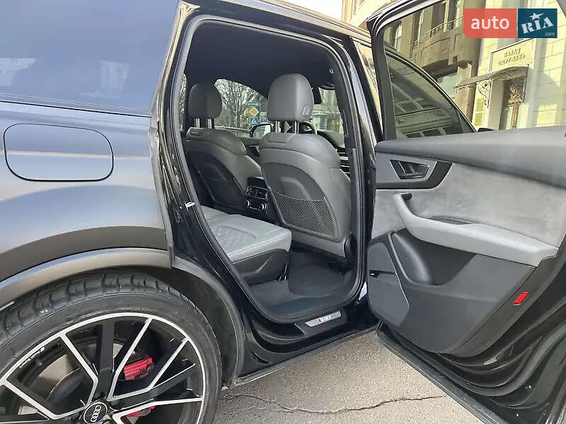 Позашляховик / Кросовер Audi SQ7 2017 в Києві
