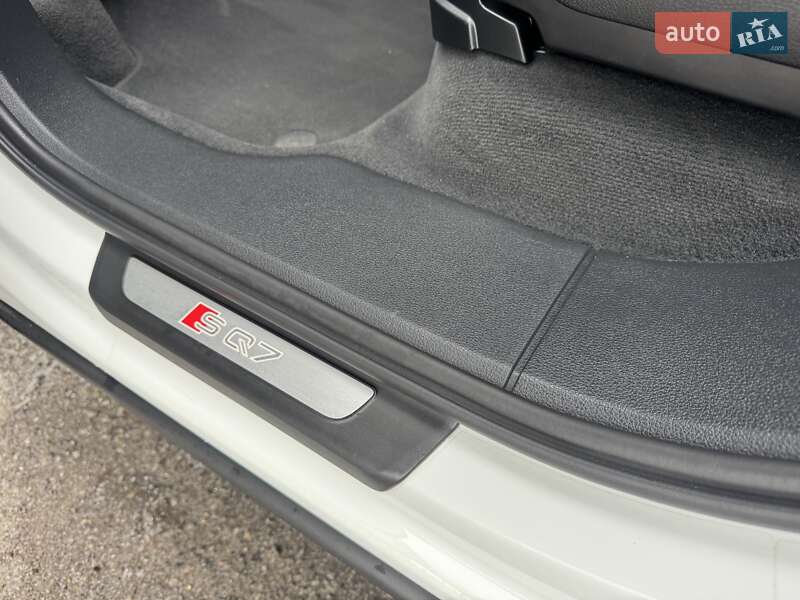 Внедорожник / Кроссовер Audi SQ7 2017 в Тернополе