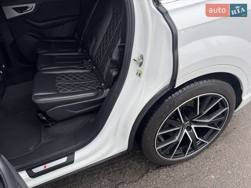 Внедорожник / Кроссовер Audi SQ7 2017 в Тернополе