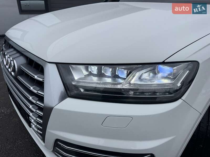 Внедорожник / Кроссовер Audi SQ7 2017 в Тернополе