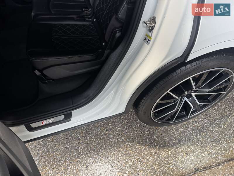 Внедорожник / Кроссовер Audi SQ7 2017 в Тернополе