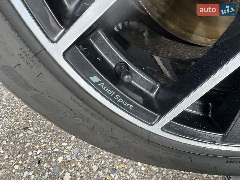 Внедорожник / Кроссовер Audi SQ7 2017 в Тернополе