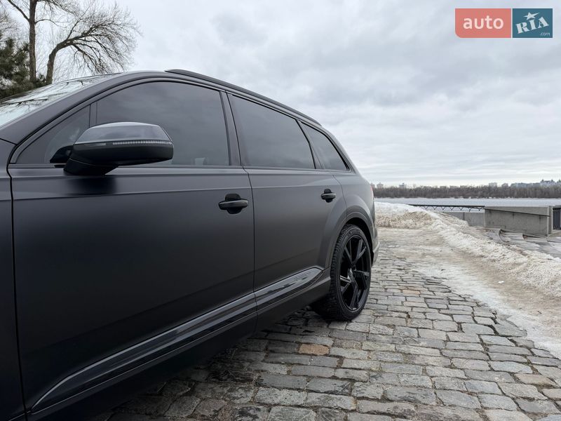 Позашляховик / Кросовер Audi SQ7 2018 в Києві