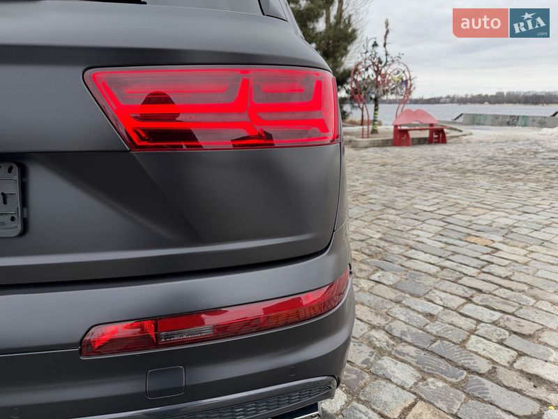 Позашляховик / Кросовер Audi SQ7 2018 в Києві