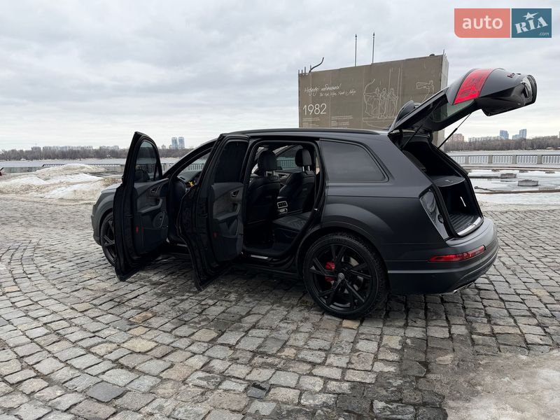 Позашляховик / Кросовер Audi SQ7 2018 в Києві