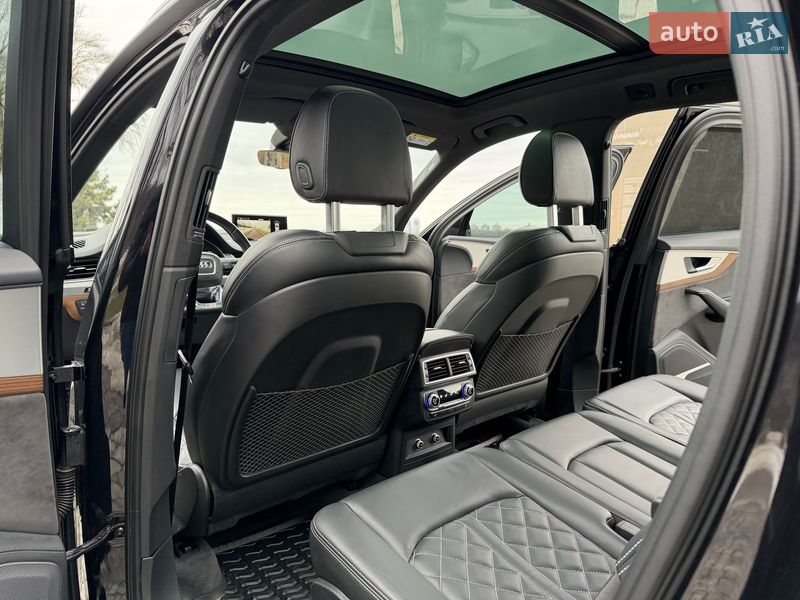 Позашляховик / Кросовер Audi SQ7 2018 в Києві
