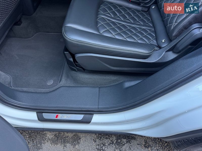 Внедорожник / Кроссовер Audi SQ7 2017 в Тернополе