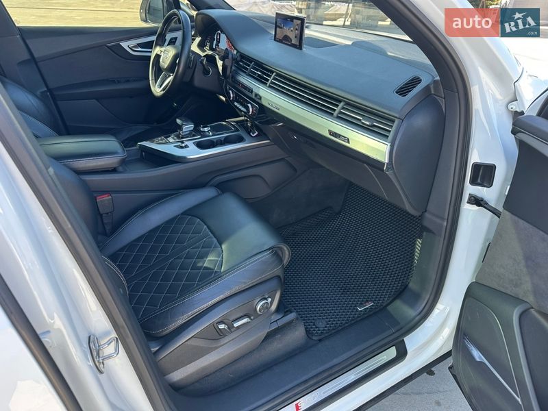 Внедорожник / Кроссовер Audi SQ7 2018 в Одессе