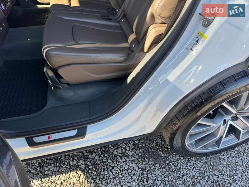 Внедорожник / Кроссовер Audi SQ7 2017 в Тернополе