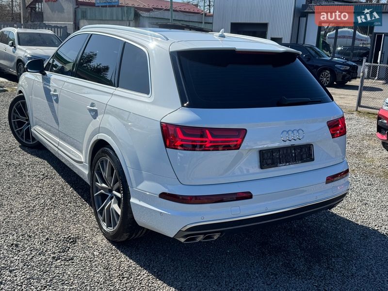 Внедорожник / Кроссовер Audi SQ7 2017 в Тернополе