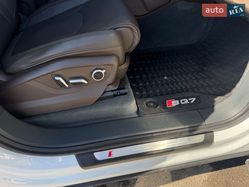 Внедорожник / Кроссовер Audi SQ7 2017 в Тернополе