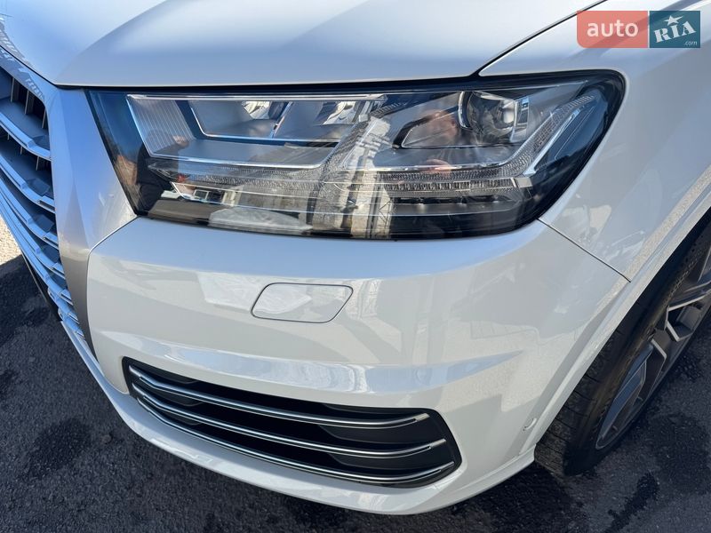 Внедорожник / Кроссовер Audi SQ7 2017 в Тернополе